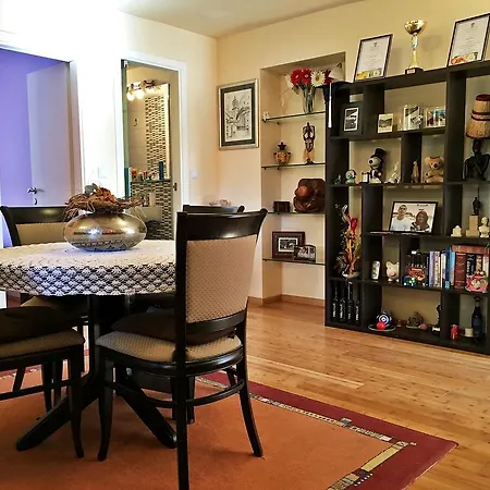 Aron Apartment Split